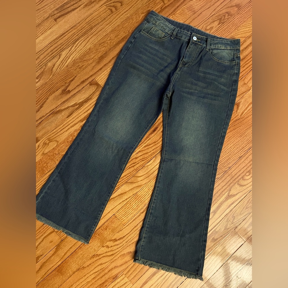 New! Bootcut jeans with frayed hem